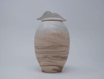 Tina Bach Gefäß für die Lebenden und die Toten