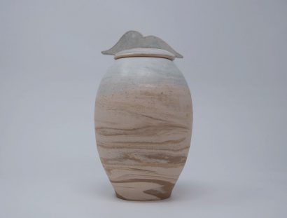 Tina Bach Gefäß für die Lebenden und die Toten