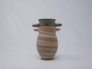 Tina Bach Vase mit Stacheln