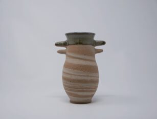 Tina Bach Vase mit Stacheln