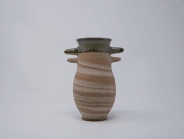 Tina Bach Vase mit Stacheln