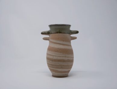 Tina Bach Vase mit Stacheln