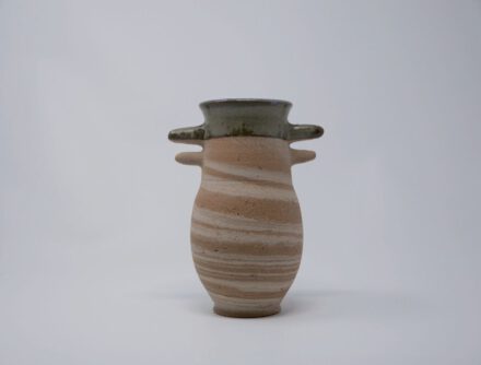 Tina Bach Vase mit Stacheln