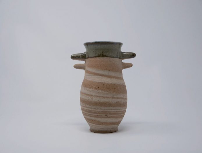 Tina Bach Vase mit Stacheln